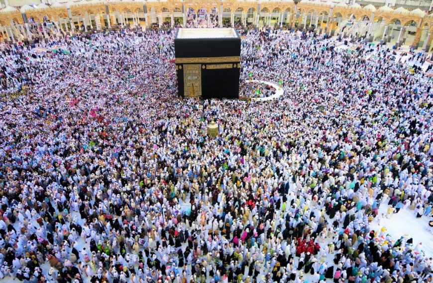Kajian Fiqh Madzhab Syafi'i: Panduan Lengkap Hukum Islam, Doa, dan Tasawuf 31 Menggali Hikmah Ibadah Haji