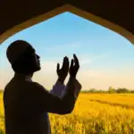 Ilustrasi Muslim berdoa sapu jagat memohon kebaikan dunia dan akhirat.