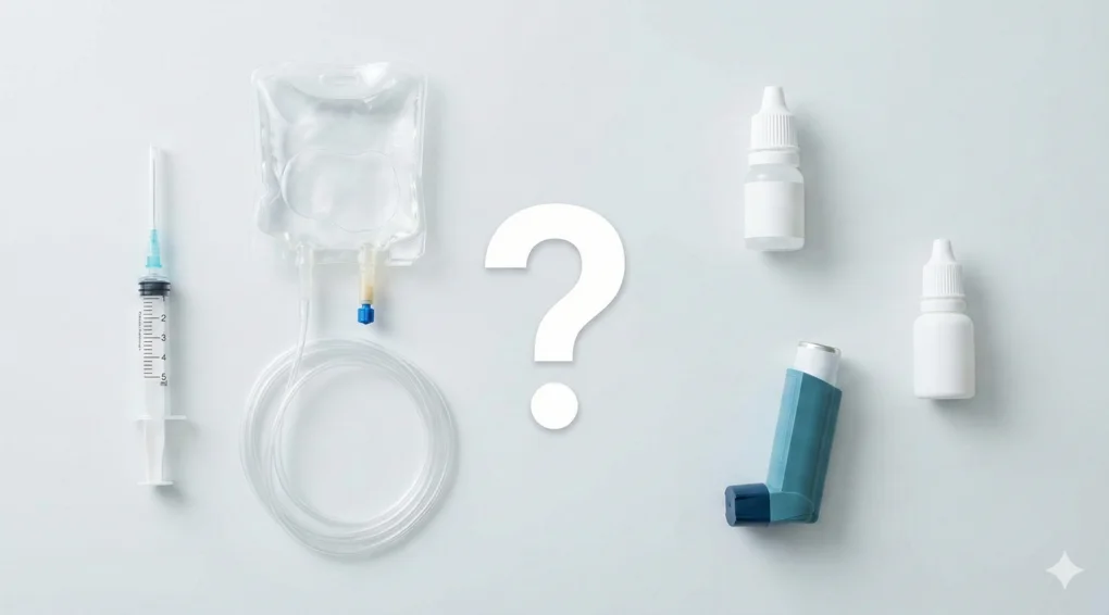 Foto flat lay peralatan medis termasuk jarum suntik, infus, obat tetes, dan inhaler dengan tanda tanya.