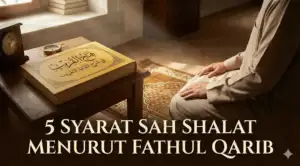 Home 5 Seseorang dalam posisi duduk tahiyat akhir di atas sajadah, di samping meja kayu yang memuat kitab kuning tertutup dengan kaligrafi 'Fathul Qarib Al-Mujib' dan sebuah jam kuno. Terdapat teks besar di bagian bawah gambar bertuliskan '5 SYARAT SAH SHALAT MENURUT FATHUL QORIB'.