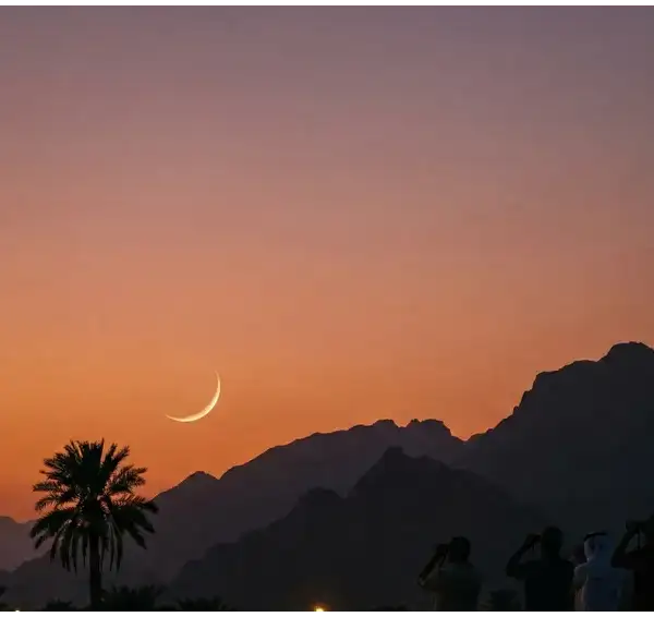 Home 5 The sighting of the hilal, or the first crescent moon, on the western horizon at dusk, marking the beginning of the new Hijri month.