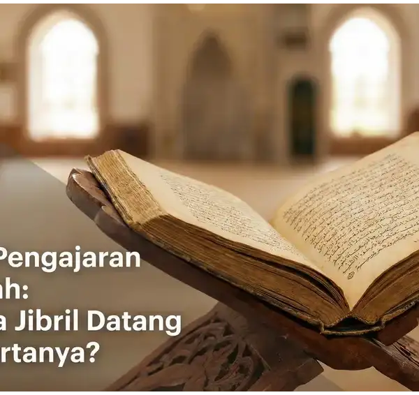An open copy of Al-Fath Al-Mubin rests upon a wooden stand, symbolizing the pedagogical approach of the Prophet found in the Hadith of Gabriel.