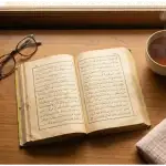 Kitab kuning Fathul Mu'in terbuka dengan kacamata dan perlengkapan bayi di sampingnya, ilustrasi kajian fiqih menyusui.