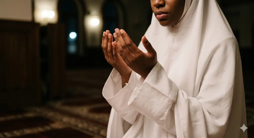 Understanding the 5 Mustajab Nights for Dua in Islam 3 Hands of a Muslim woman in a white prayer garment raised in sincere supplication at night.