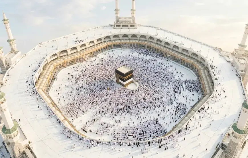Shafi'i School of Jurisprudence: The Complete Guide to Islamic Law, Prayers, and Tasawuf 9 Wisdom of Hajj: Thousands of pilgrims wearing white ihram garments performing tawaf around the Kaaba in Masjid al-Haram.